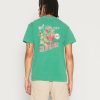 Clothing Vintage Supply | Vintage Supply Strawberry Pick Your Own Graphic Unisex Print T-Shirt Green