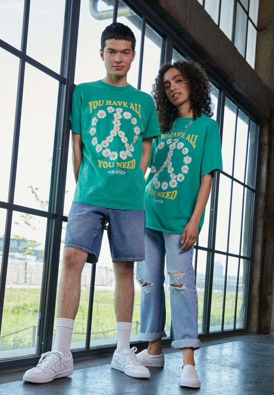 Clothing Vintage Supply | Vintage Supply Peace Daisy Graphic Unisex Print T-Shirt Overdyed Green