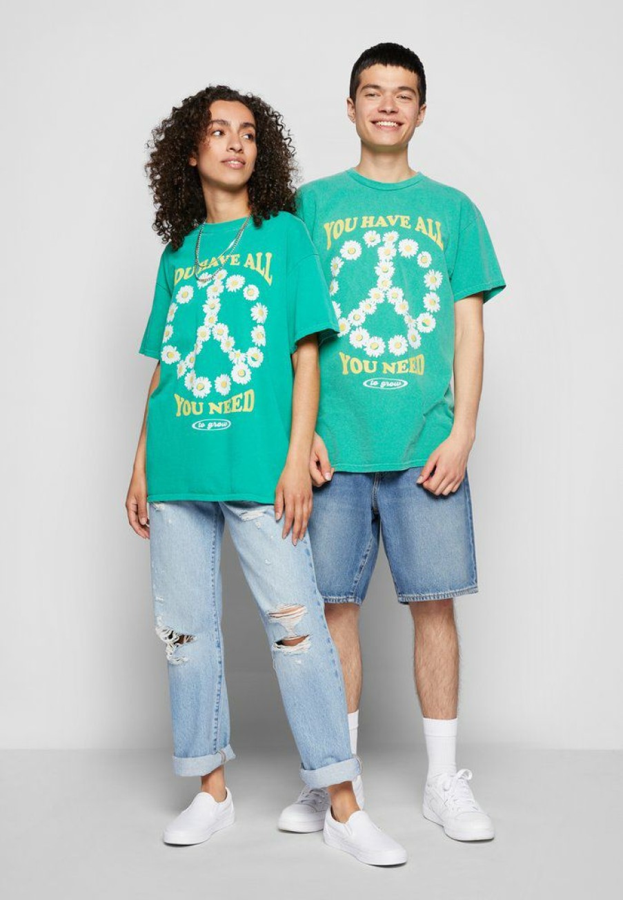 Clothing Vintage Supply | Vintage Supply Peace Daisy Graphic Unisex Print T-Shirt Overdyed Green